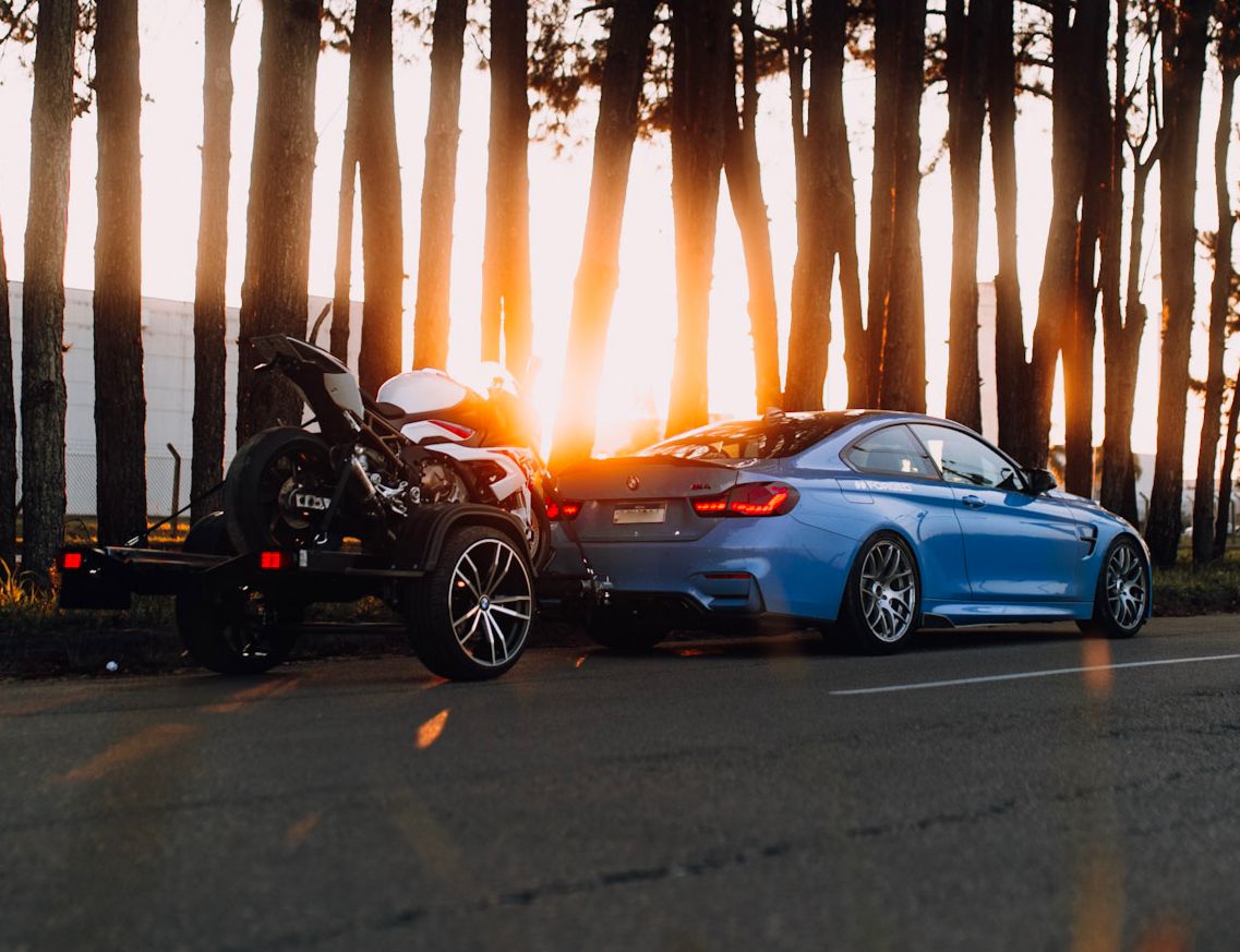 BMW M4 YAS MARINA BLUE 600HP + S1000RR M Carbon