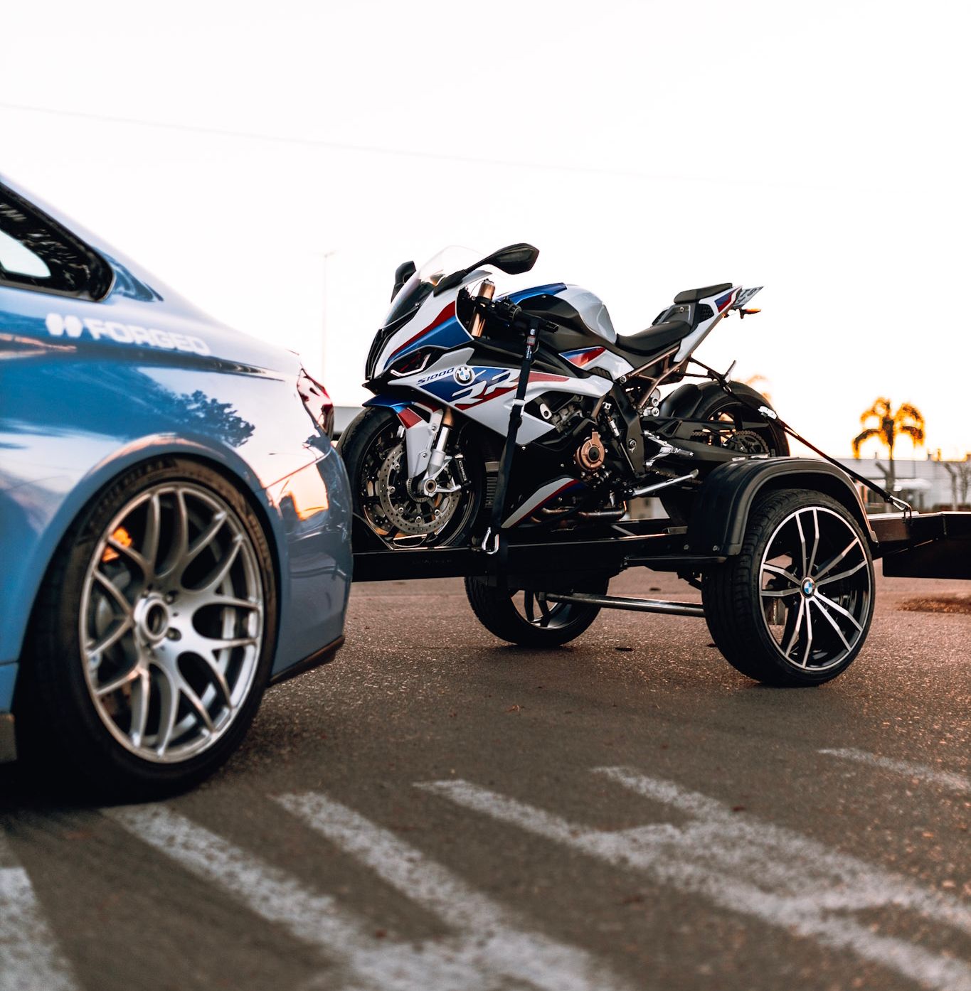 BMW M4 YAS MARINA BLUE 600HP + S1000RR M Carbon